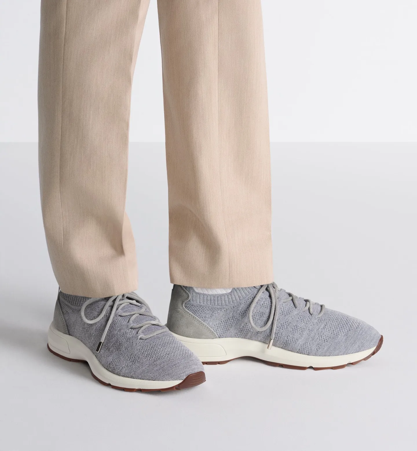 [Dior Dior] Top P: 580💰 Size: 39-44 (customized at 45.46) DIOR Dior B80 Lounge sneakers 2025 autumn and winter men's series new products. The simple silhouette and details are inspired by Dior's haute couture style. They are carefully made of cashmere, sheep wool, mulberry silk mixed jun knitted fabrics. Decorated with Dior's classic cannage pattern. Tonal suede stitching on the back and Dior embossed patch on the tongue enhance the style. TPU foam outsole.